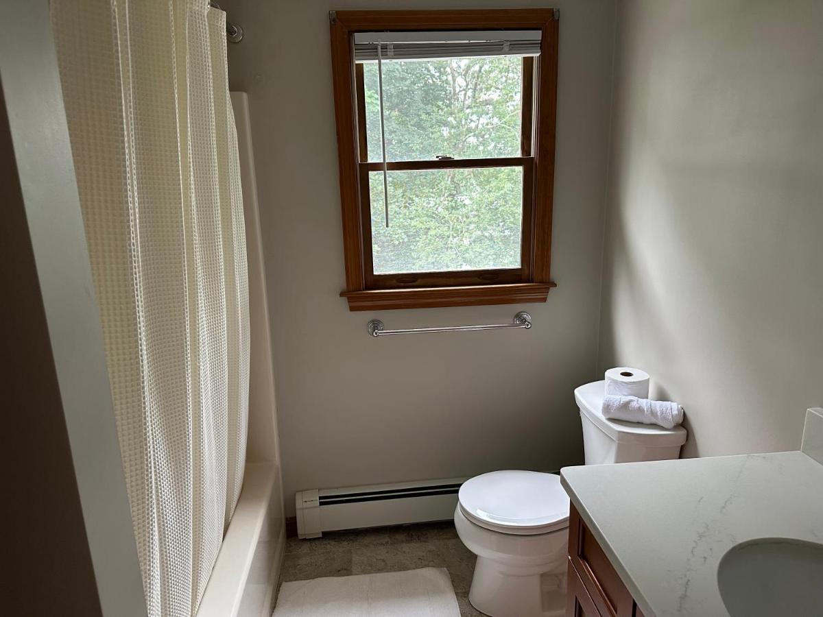 Room In Single Family House - Suburban Neighborhood In بوسطن المظهر الخارجي الصورة