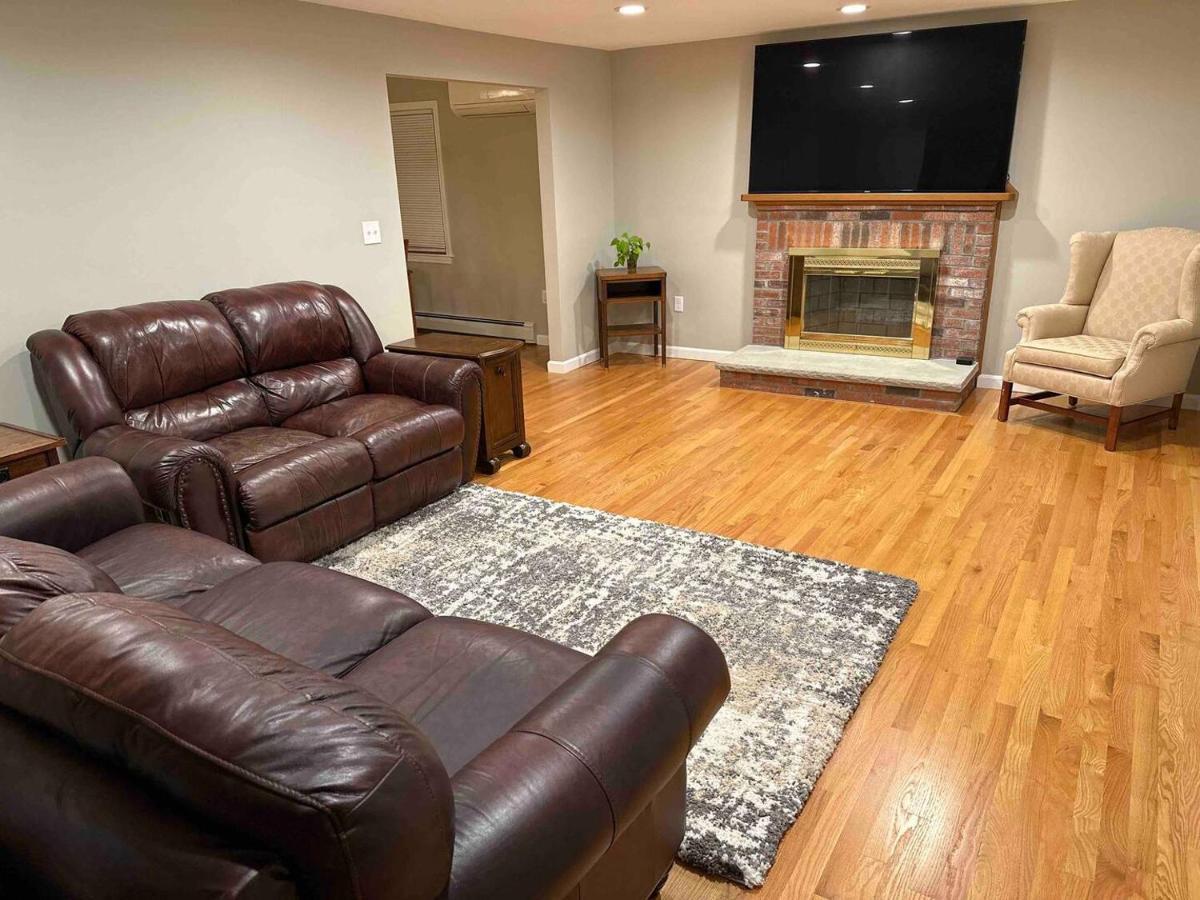 Room In Single Family House - Suburban Neighborhood In بوسطن المظهر الخارجي الصورة