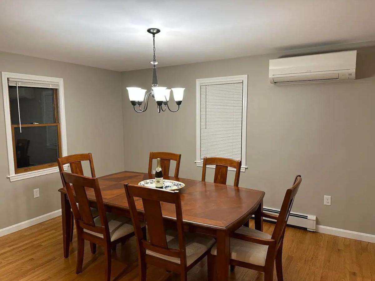 Room In Single Family House - Suburban Neighborhood In بوسطن المظهر الخارجي الصورة